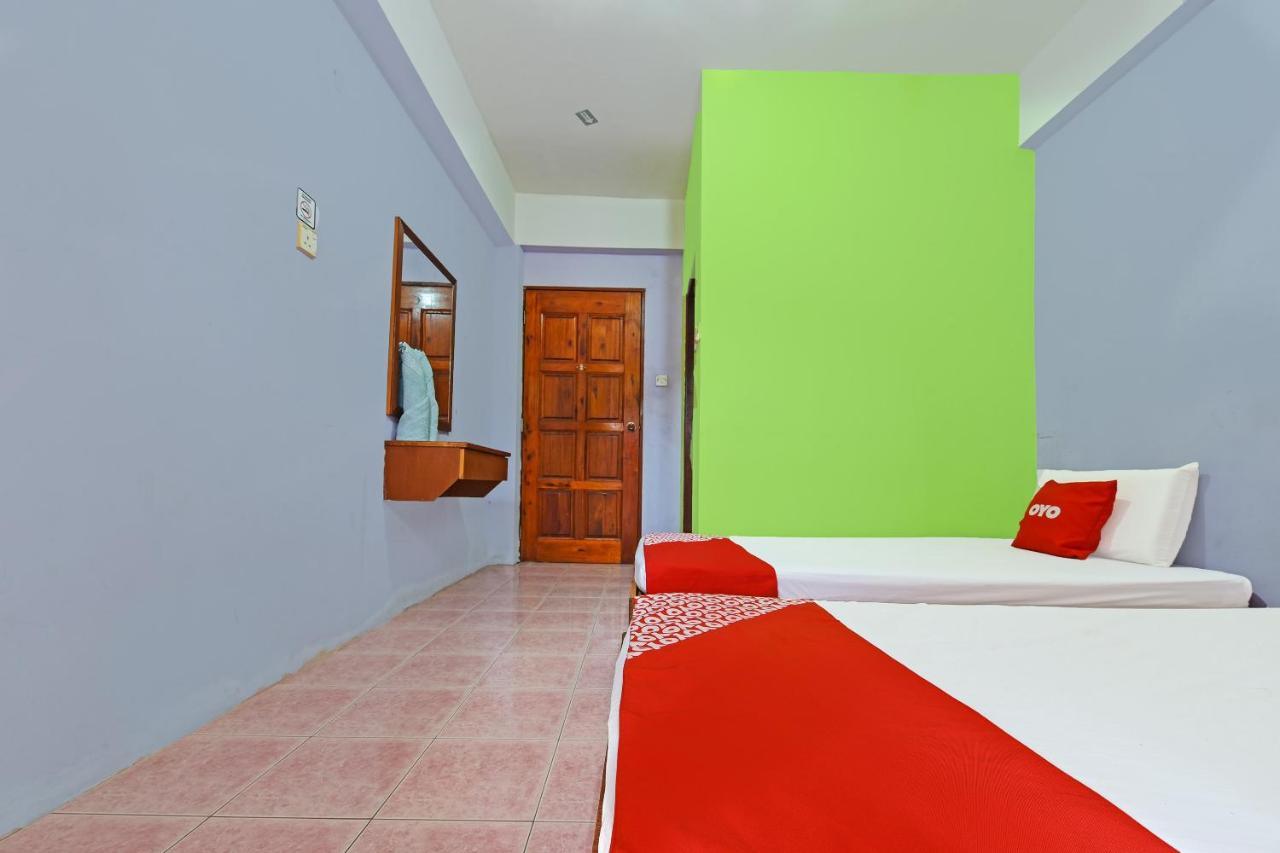 Oyo 90565 Teresek View Motel Куала Тахан Екстериор снимка